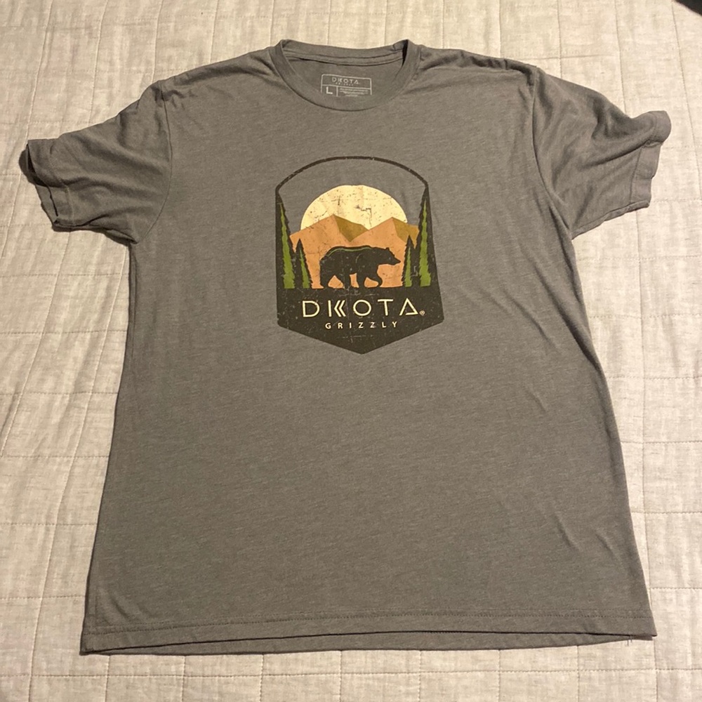 Dkota Grizzly t-shirt